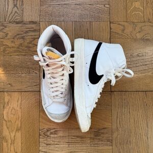 Nike Blazer Mid ‘77 High Top Sneakers